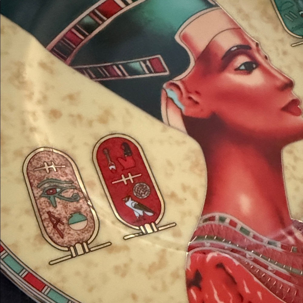 Egyptian Queen Decorative Plate - Picture 4 of 7